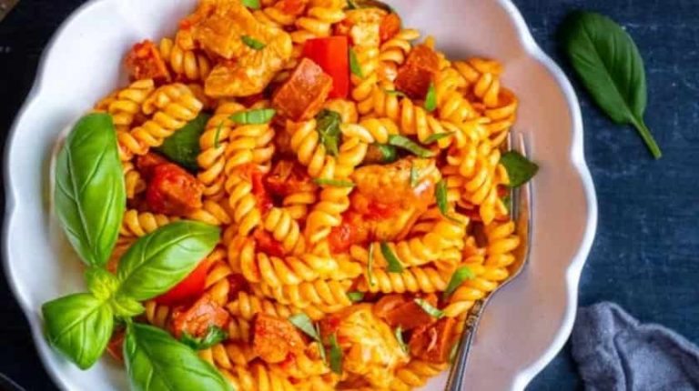 Jamie Oliver Chicken and Chorizo Pasta Bake Recipe - British Baking Recipes