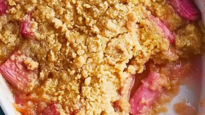 Mary Berry Apple and Rhubarb Crumble with Oats